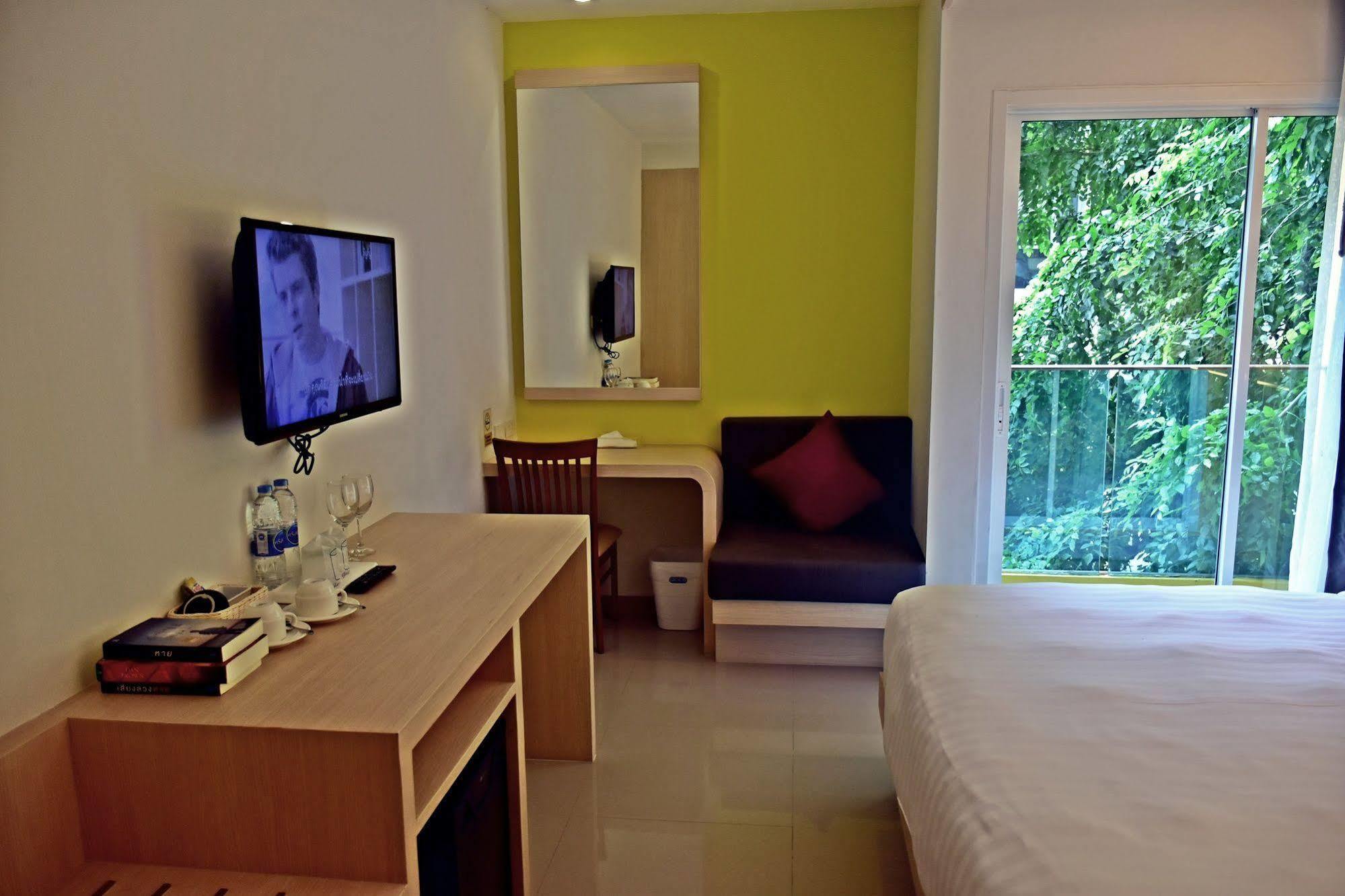 Ocean And Ole Patong Hotel Kültér fotó