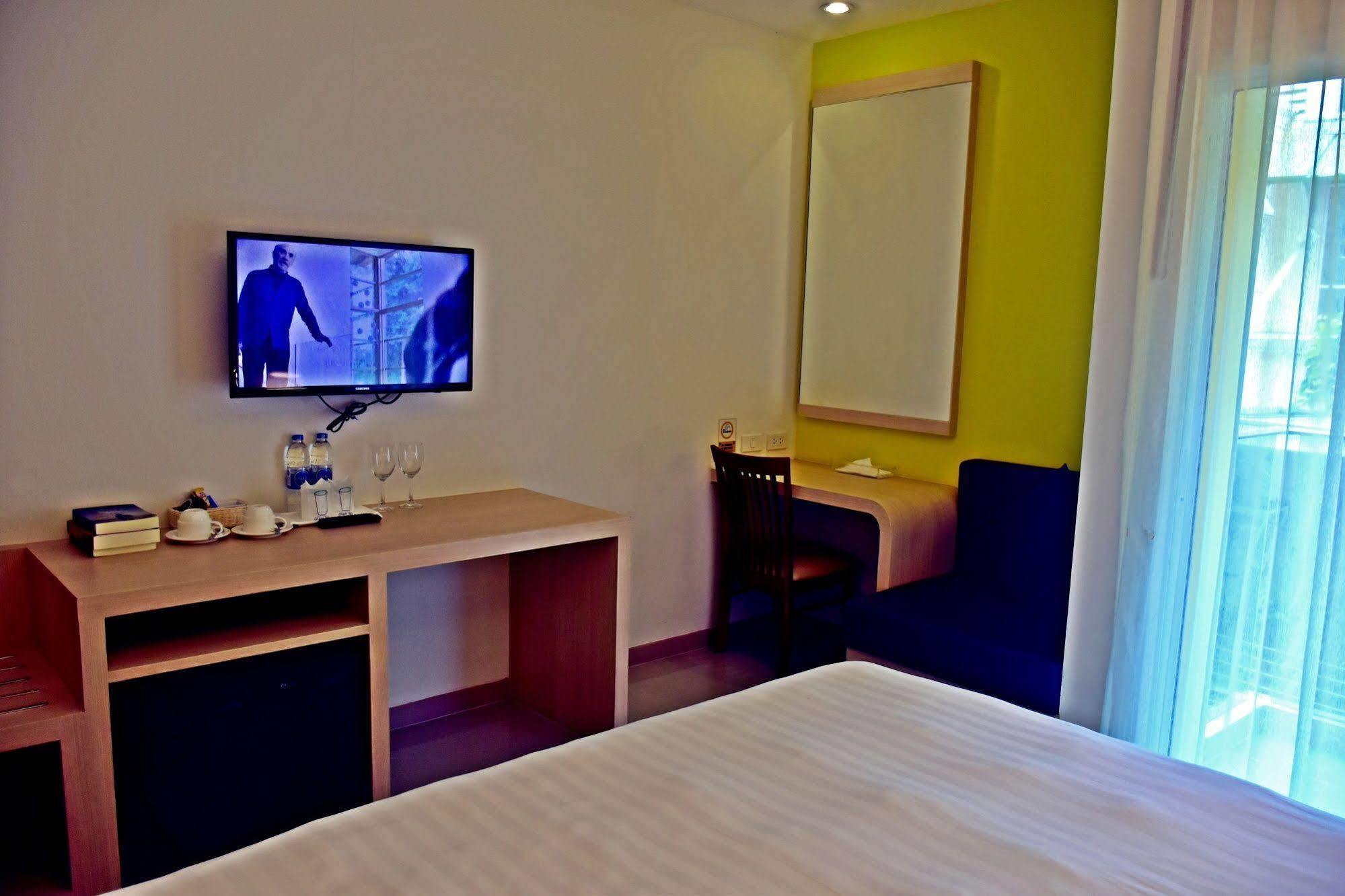 Ocean And Ole Patong Hotel Kültér fotó