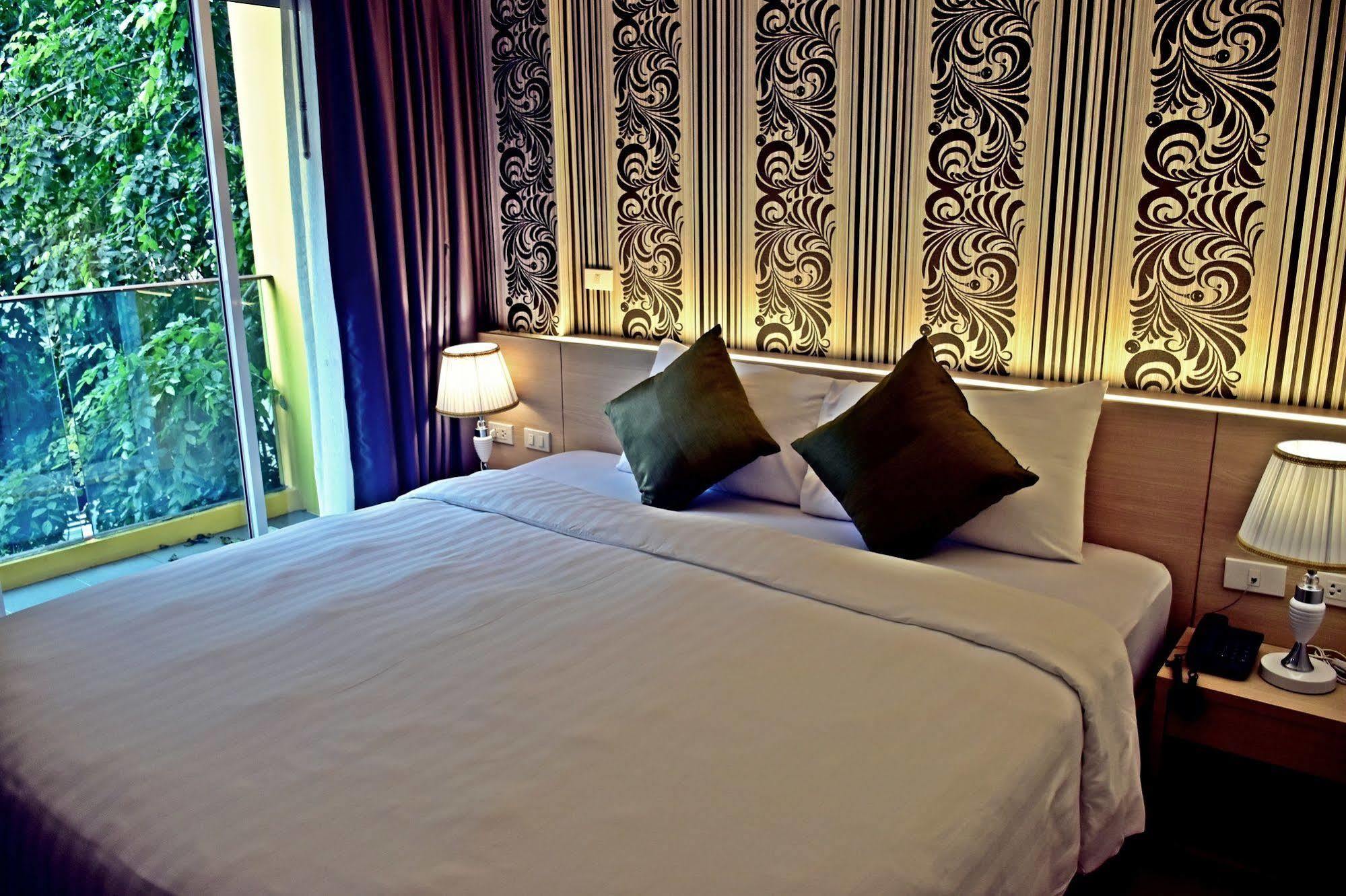 Ocean And Ole Patong Hotel Kültér fotó