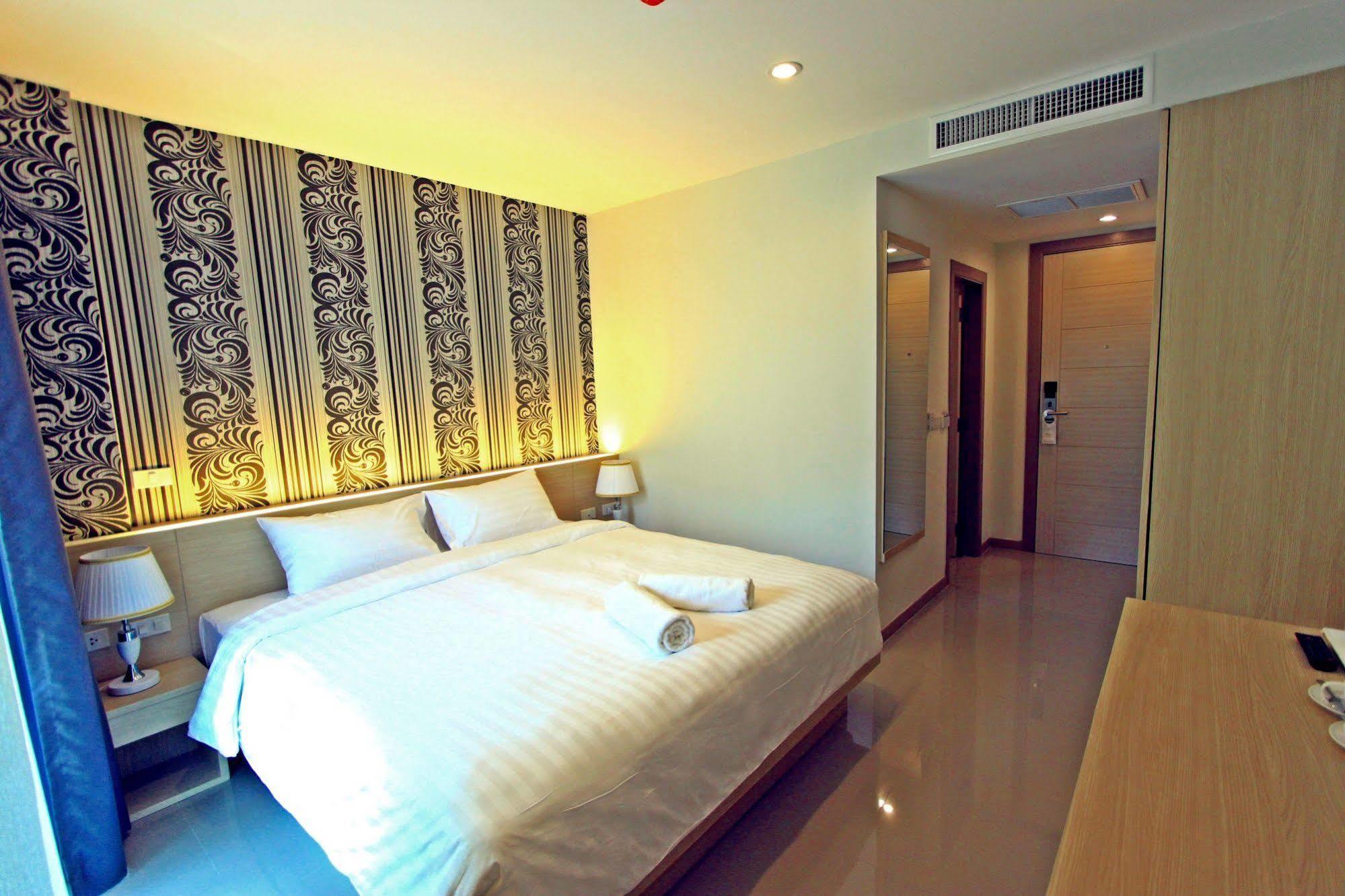 Ocean And Ole Patong Hotel Kültér fotó