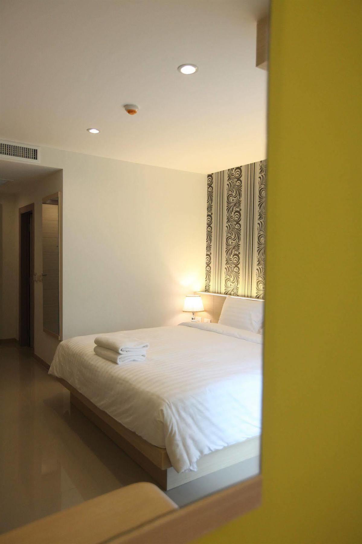 Ocean And Ole Patong Hotel Kültér fotó
